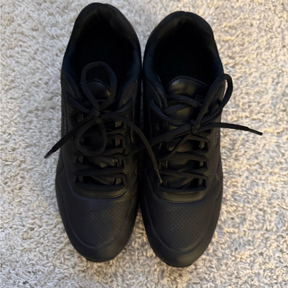 Sketchers Women’s Black sneakers